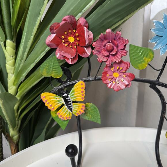 Floral Wall Rack - Picture 2 of 9